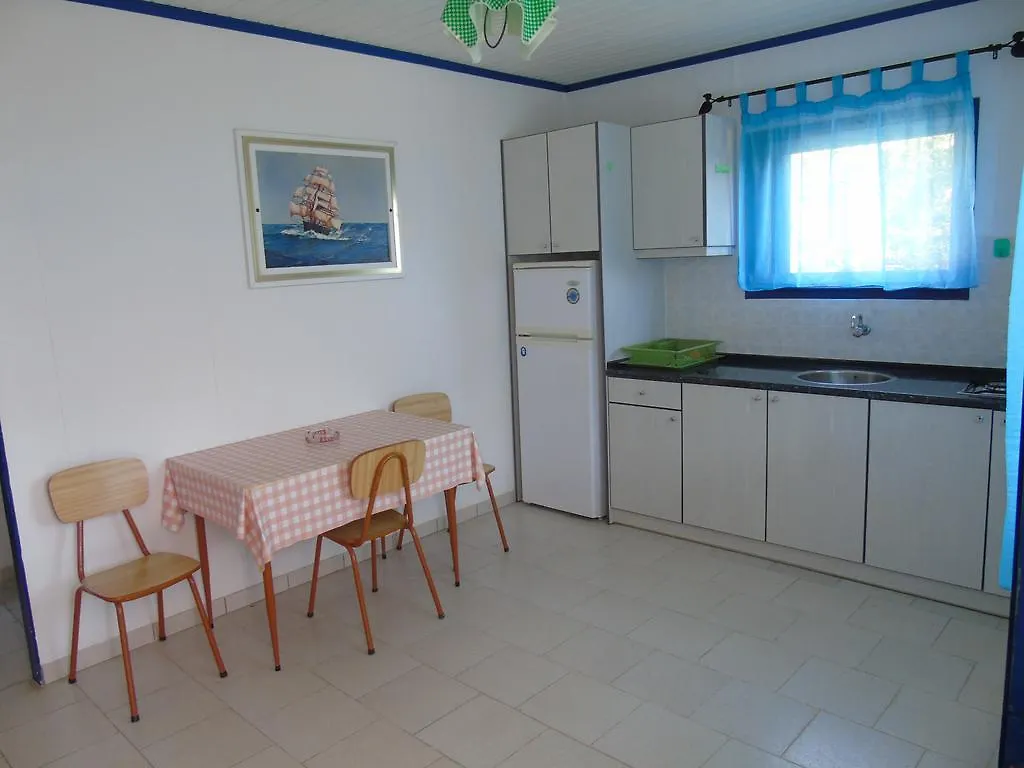 B&D 1 Apartment Zola 0*,